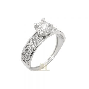 Srebrni prsten sa centralnim cirkonom