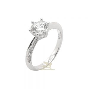 Srebrni prsten sa centralnim cirkonom