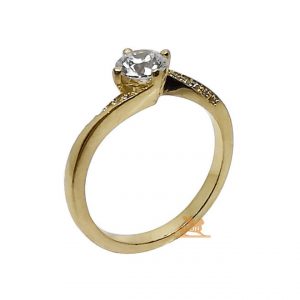 Elegantan prsten od zlata sa cirkonima