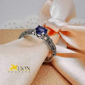 Zlatni prsten sa ametistom — Elegancija, simbolika i luksuz u jednom komadu