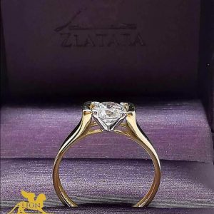 Raskošan zlatni prsten sa dominantnim centalnim cirkonom